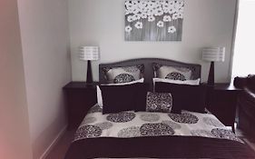 Modern Self Contained Apartment In Riverhead